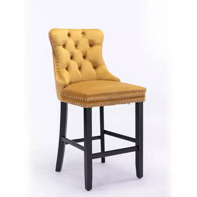 Sgabelli da Bar Trapuntati in Velluto con Gambe in Legno – Disponibili in Nero, Blu, Oro, Grigio e Arancione