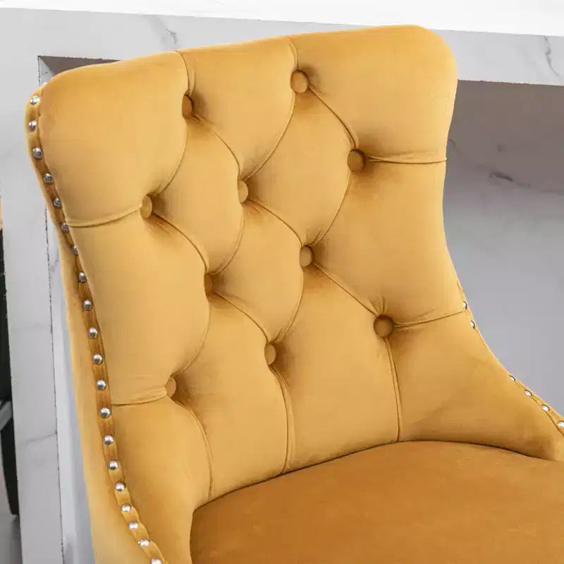 Sgabelli da Bar Trapuntati in Velluto con Gambe in Legno – Disponibili in Nero, Blu, Oro, Grigio e Arancione