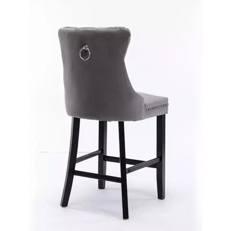 Sgabelli da Bar Trapuntati in Velluto con Gambe in Legno – Disponibili in Nero, Blu, Oro, Grigio e Arancione