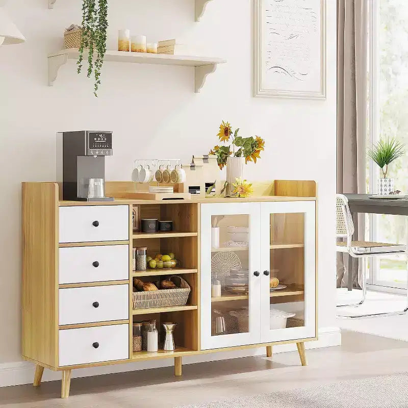 Credenza in noce/legno color legno con ante in vetro, cassetti e ripiani regolabili